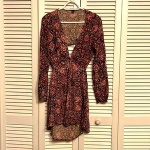 🍁🍁 Vibrant!! forever 21 Aztec pattern cute back cut out. size larg